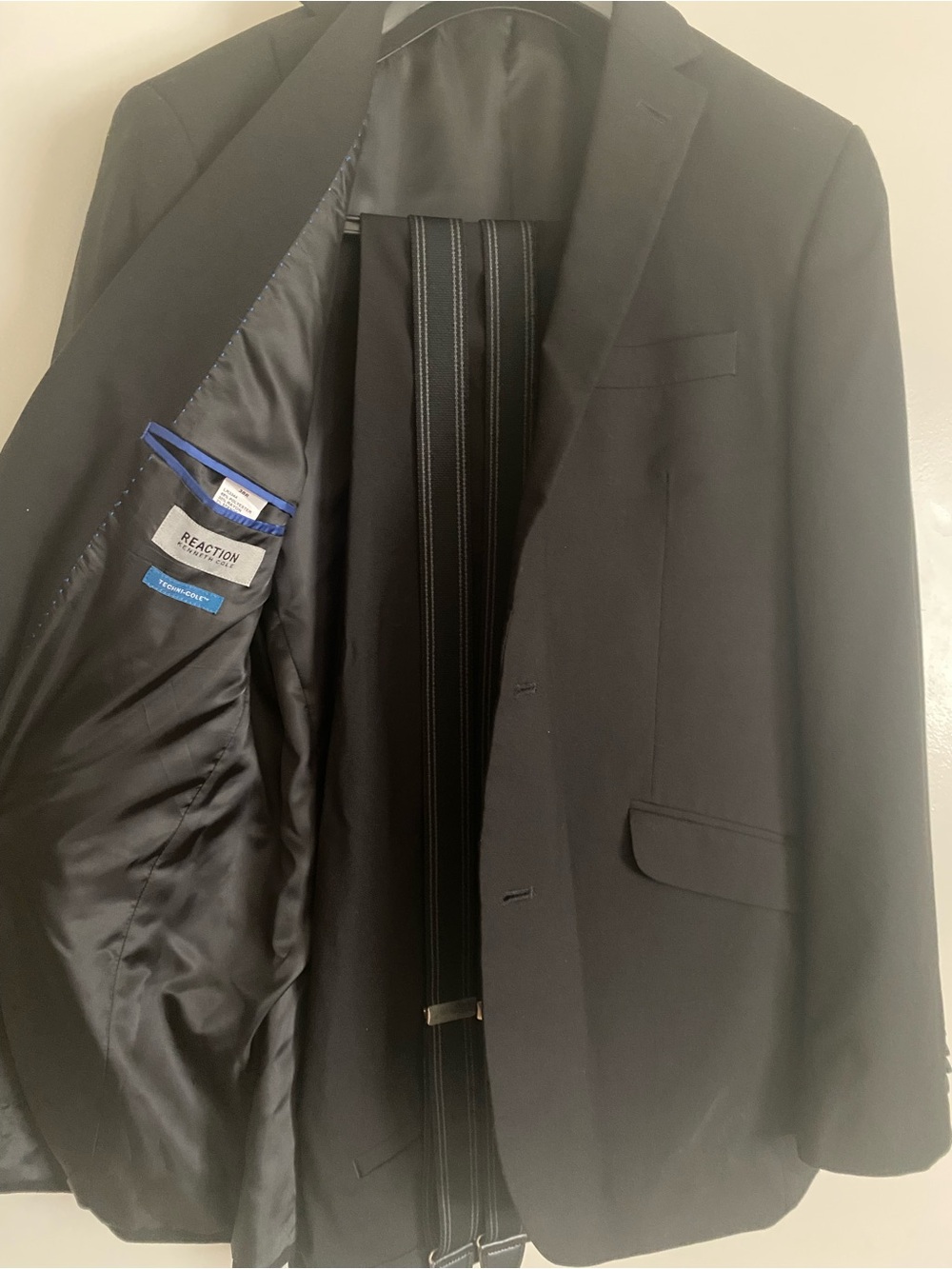 Reaction Kenneth Cole Black 2pc Slim Suit 38R 34x30 Two-Button w/ Suspenders